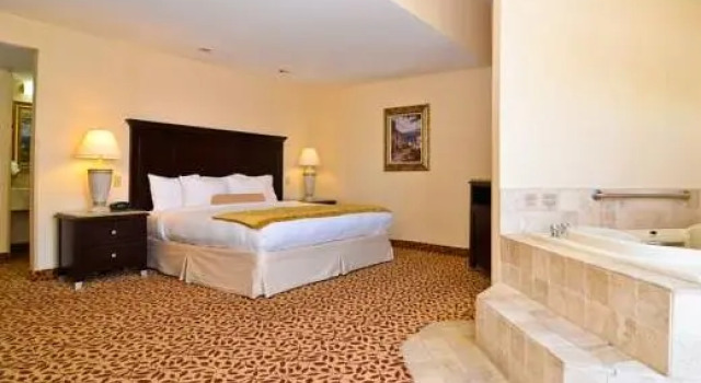 Номер Deluxe Best Western Plus Laguna Brisas Spa Hotel