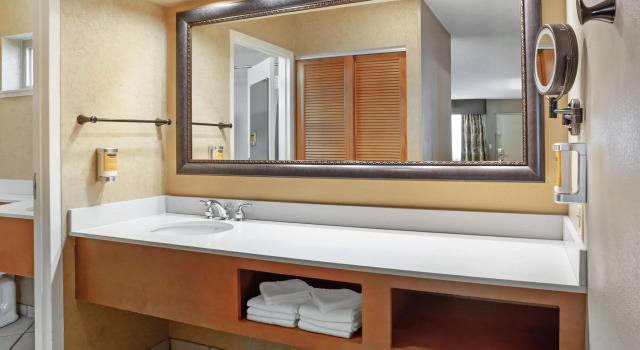 Четырёхместный номер Standard Best Western Plus Black Oak
