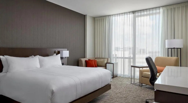 Номер Standard Calgary Airport Marriott In-Terminal Hotel