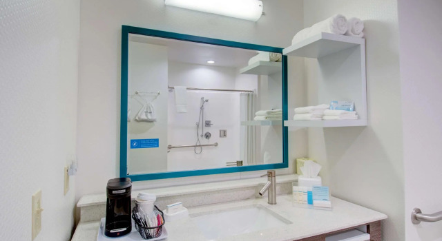 Четырёхместный номер Standard Hampton Inn & Suites Boston/Stoughton, Ma