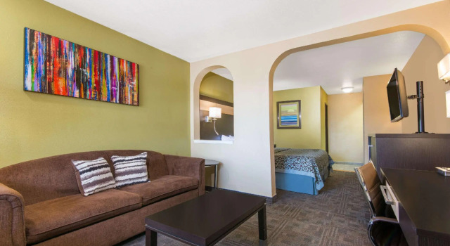 Двухместный люкс Days Inn by Wyndham Carlsbad
