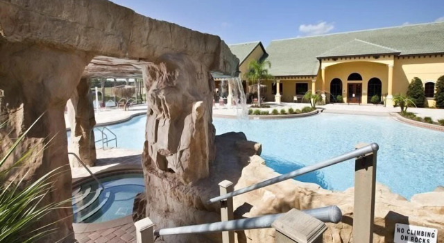 Lovely 4 Bedroom 3 Bath Town House Features All The Comforts Of Home