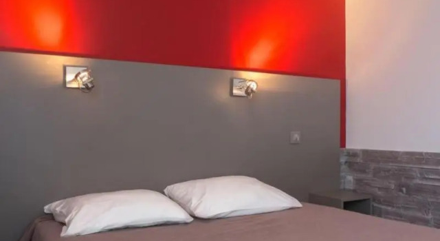 Четырёхместный номер Standard Logis Hôtel Restaurant La Vieille Ferme, Mâcon Nord