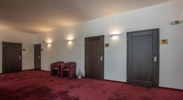Hotel Bellevue Tlapak, Book Hotel Hoteller i Podebrady med parkering, Parkering