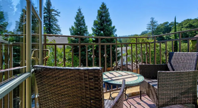 Четырёхместный полулюкс с балконом Hotel Los Gatos