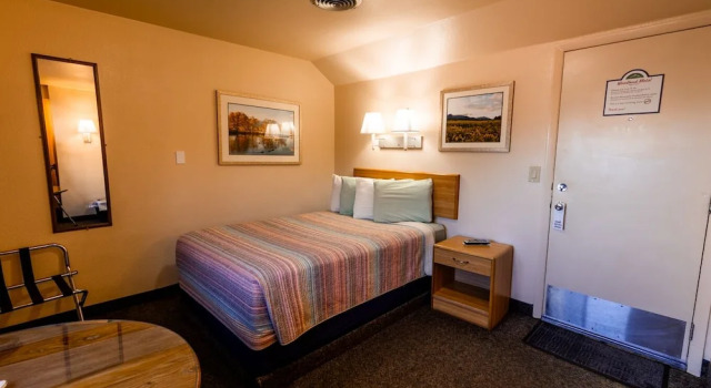 Номер Classic Woodland Motel
