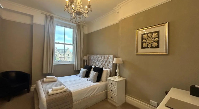 Lansdowne House with Private Car park, Забронировать Отель «постель и завтрак» Отели Лландидно 5 звезд, рядом с Tina Holley Gallery, 5*