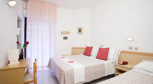 Трёхместный номер Standard Hotel Cola Frontemare