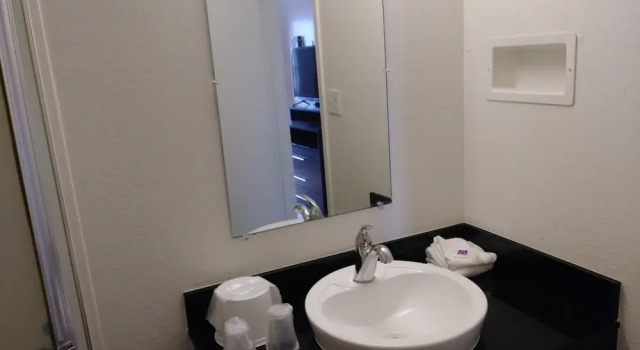 Четырёхместный номер Deluxe Motel 6-Goodland, KS