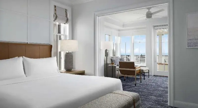 Полулюкс с красивым видом из окна Beach Village at The Del, LXR Hotels & Resorts