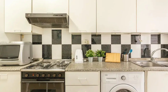 Апартаменты Bright 1 Bedroom near MM1