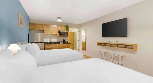 Четырёхместный номер Standard The Kennedy Tucson, SureStay Collection by Best Western