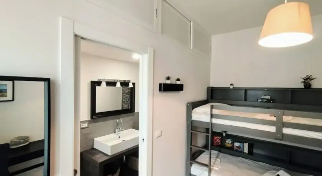 Апартаменты JOIVY Spacious Family Apt For 4, In Carignano, Genoa