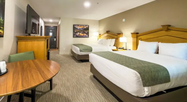 Четырёхместный номер Deluxe с балконом Carson Hot Springs Resort & Spa