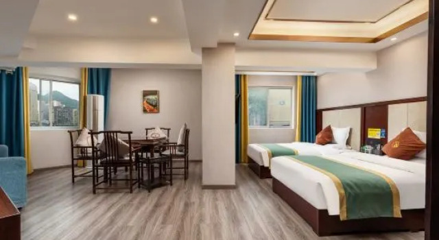 Семейный люкс Luxury Huifeng Hotel