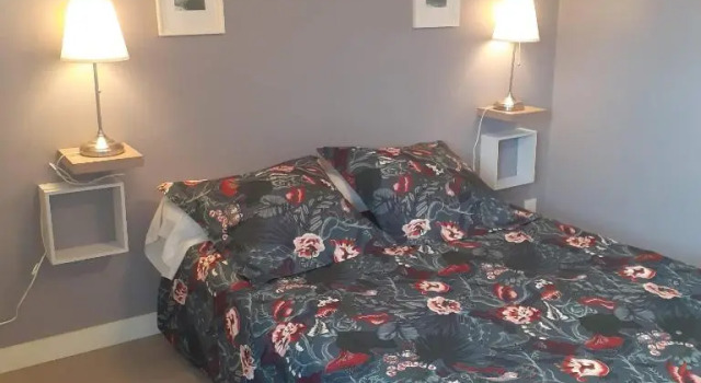 Location saisonnière appartement complet 4 personnes, Забронировать Апартаменты/квартира Отели Finistère с парковкой, Парковка