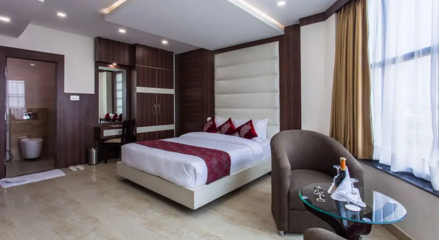 Люкс Executive Hotel Central Plaza