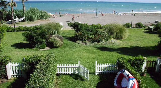 Апартаменты Your Vacation Retreat Right On The Beach