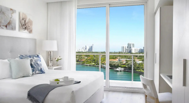 Люкс с видом на воду Grand Beach Hotel Bay Harbor