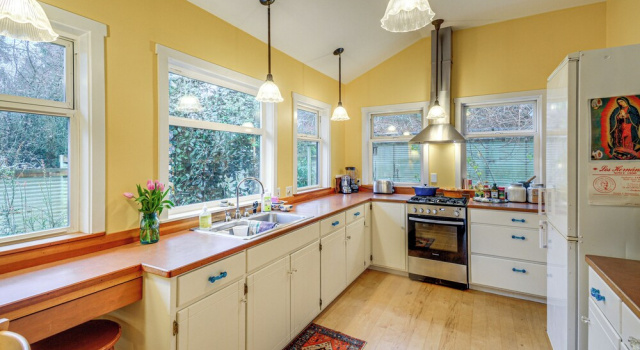 Walk to Irondale Beach Park! Family Haven w/ Yard, Rezerwuj Dom wakacyjny Port Hadlock Waszyngton