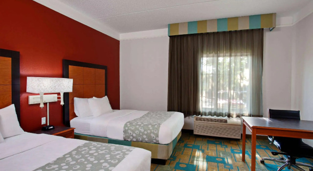 Четырёхместный номер Standard La Quinta by Wyndham Winston-Salem