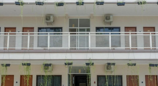 RedDoorz @ Jalan Majapahit Semarang, Réserver Hôtel Hôtels à Central Java avec parking, Parking