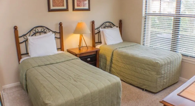 Valerie's Bella Piazza 2 Bedroom Condo by Redawning