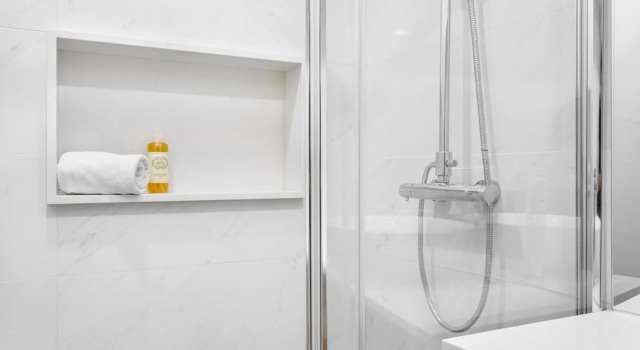 JOIVY Principe Real 2BR Apt w/Terrace nearby Botanical Garden of Lisbon, Book Hotel Lisbon Region 