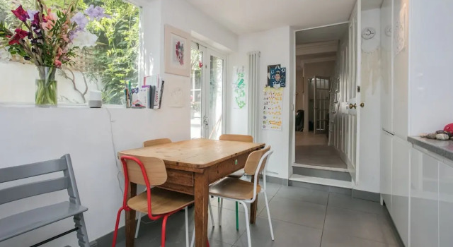 2 Bedroom Home in Kentish Town, Забронировать Дом для отпуска Коттеджи Лондона, рядом с Театр Technis, Коттедж