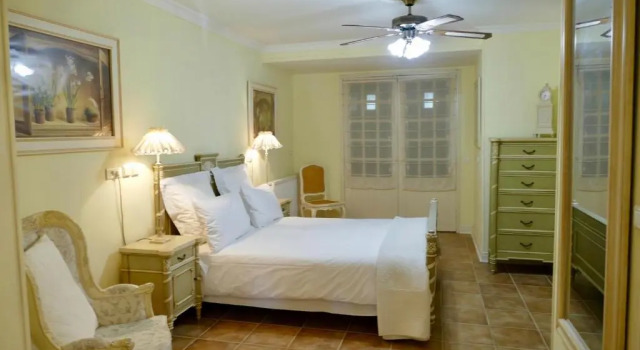 Апартаменты Luxury Sainte-Hélène Chambres dHôtes & Appartement