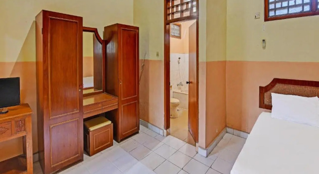 Люкс Deluxe Oyo 91503 Hotel Gedong Ayu