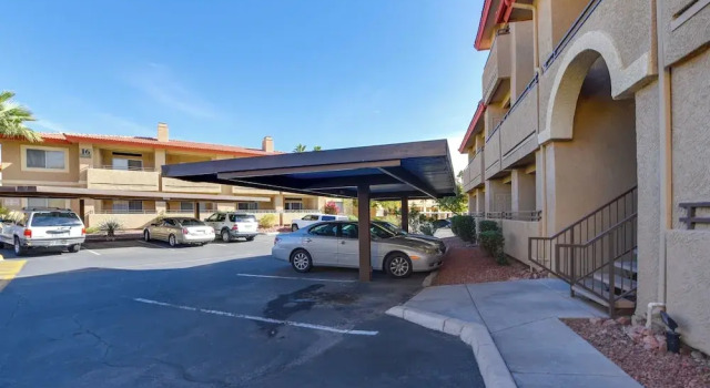 Апартаменты 14 Mi to Dtwn: Phoenix Condo w/ Balcony & Spa!