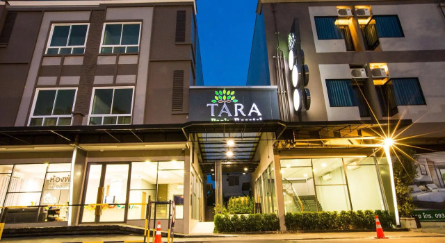 Кровать в общем номере Tara Park Resotel