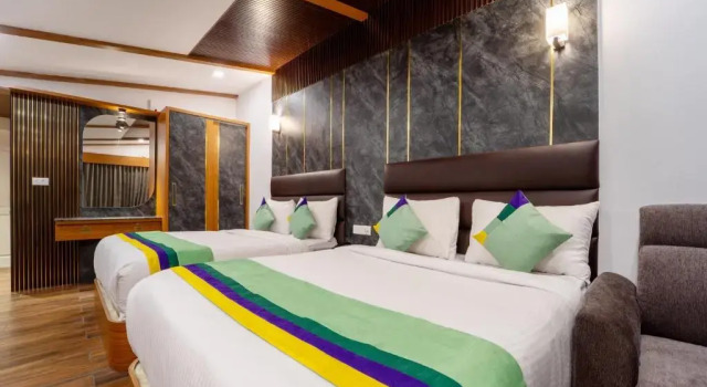 Двухместный номер Premium с балконом и с видом на горы Treebo Skydale Premium Suites, 1500 Mtrs From Ooty Lake