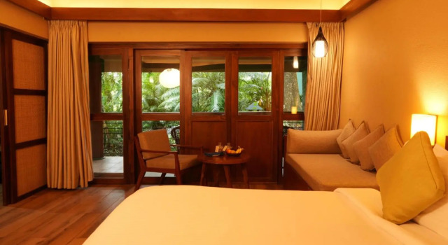 Cardamom County, Book Hotel Kumily New Delhi