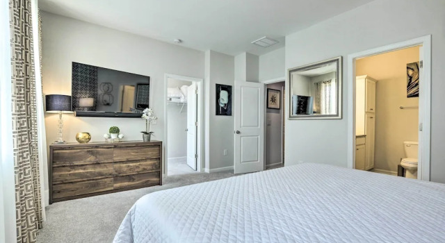 Tasteful Durham Townhome - 6 Mi to Downtown!