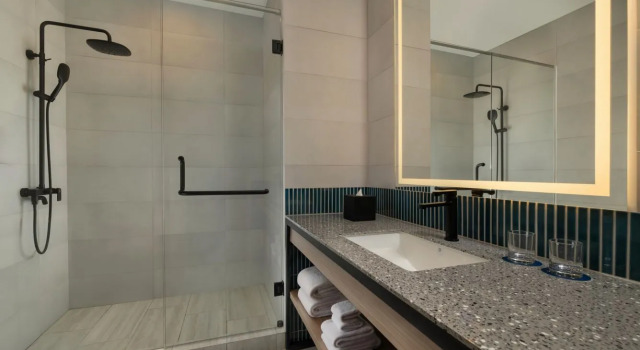 Номер Deluxe Four Points by Sheraton Jakarta Thamrin