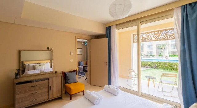 Jazzy 1BDR w Outdoor Pool View Terrace Free Pool & Beach Access, Prenota Appartamento El Gouna 