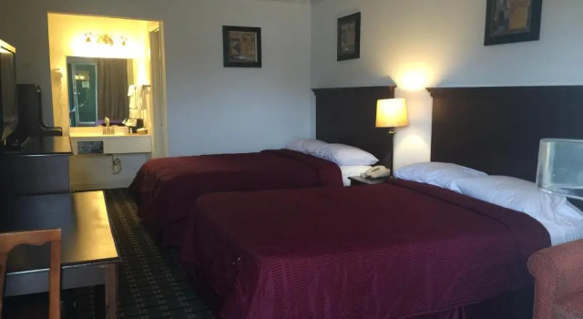Run of House Houston Inn and Suites