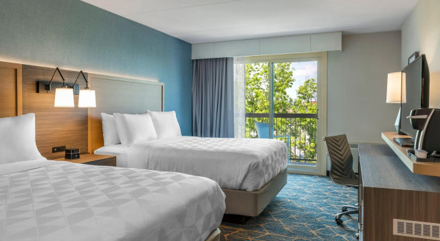 Четырёхместный номер Standard с балконом Holiday Inn Kingston - Waterfront by IHG