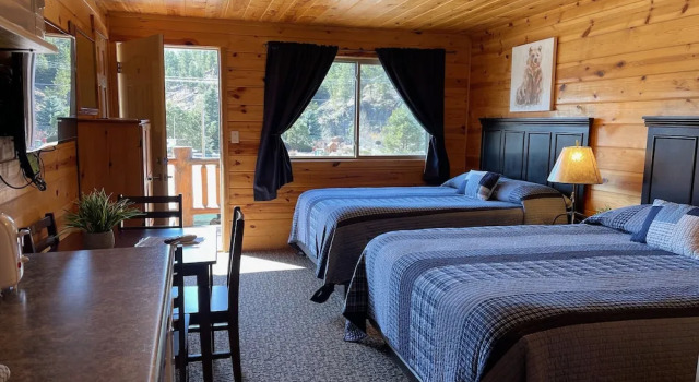 Четырёхместный семейный номер Standard с балконом Mountain View Lodge & Cabins