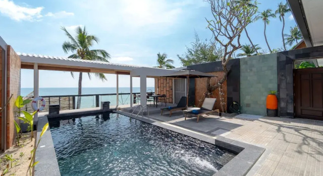 Вилла с 2 комнатами с балконом и рядом с пляжем Pao Jin Poon Beach Front Villa
