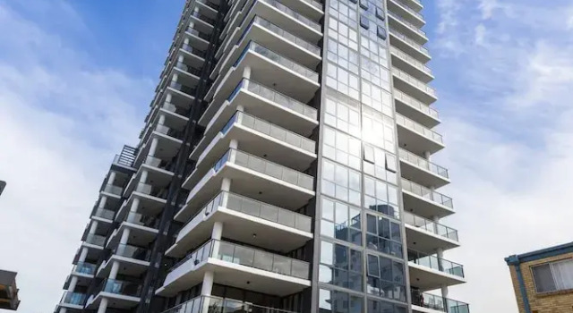 Luxe Beachfront 2-bed With Gym, Pool & Views, Prenota Appartamento Hotel a Queensland con parcheggio, Parcheggio