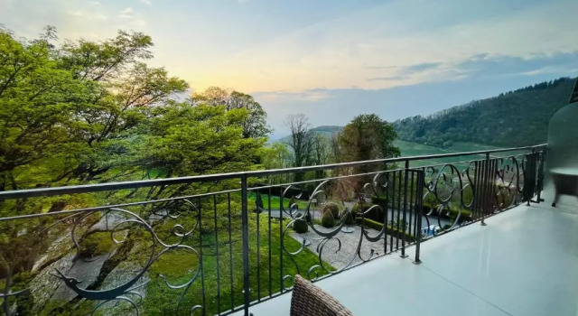 Люкс DAS SCHLOSSBERG - Boutique Hotel im Park- Nahe der Therme