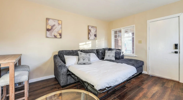 1 Mi to Dtwn, Chase Field! Getaway Near Light Rail, Забронировать Апартаменты/квартира Финикс Phoenix Metropolitan Area, рядом с The Icehouse