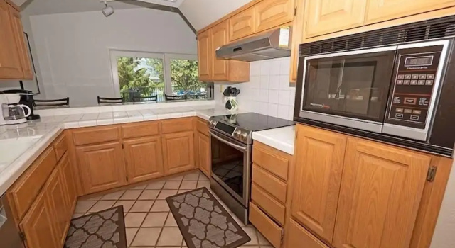 Коттедж 1899 Cascade Court 4 Bedroom Home by RedAwning
