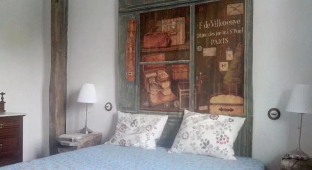 Chez les Goyp, Prenota Hotel Cosges Giura