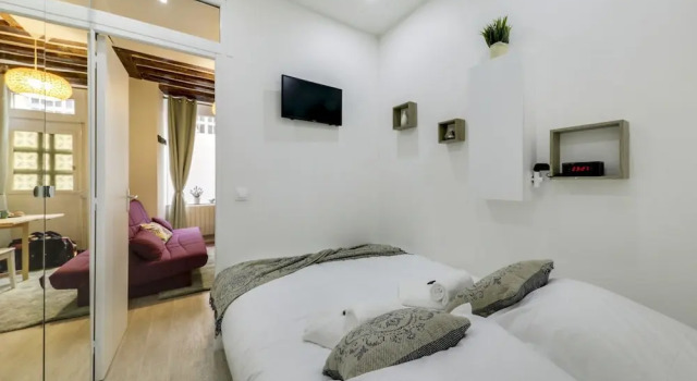 Pantheon - Lovely Flat