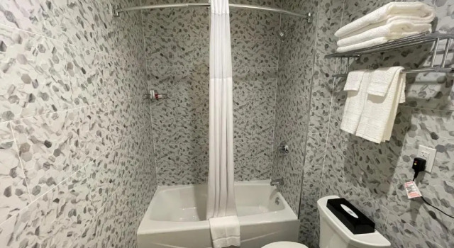 Двухместный номер Super 8 by Wyndham Bronx Near Botanical Garden