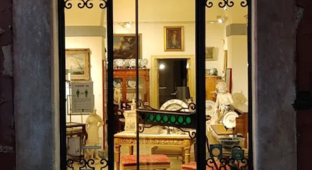 B&B "La Bottega dArte", Забронировать Отель «постель и завтрак» Отели в центре Каррара, в центре